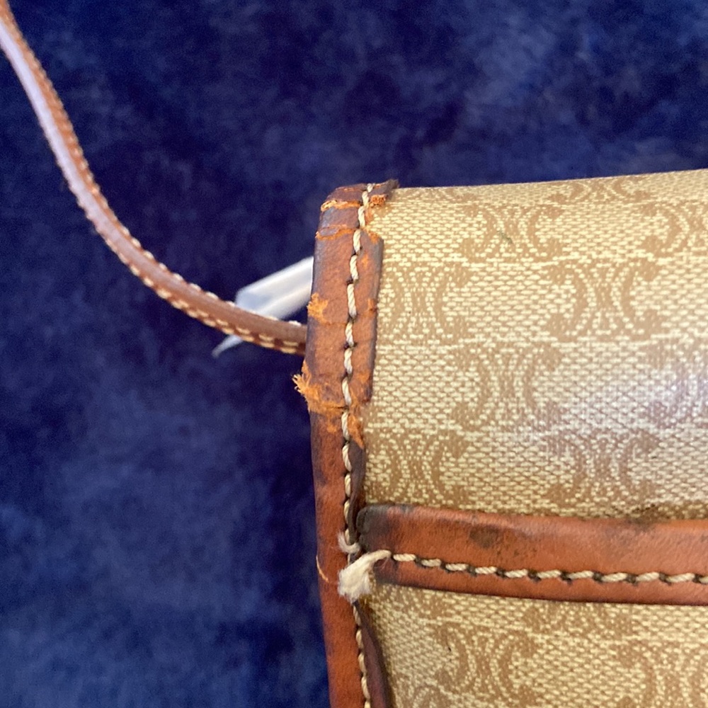 Celine Vintage Tan and Brown Crossbody Bag with snap off strap for a clutch. - Picture 4 of 9